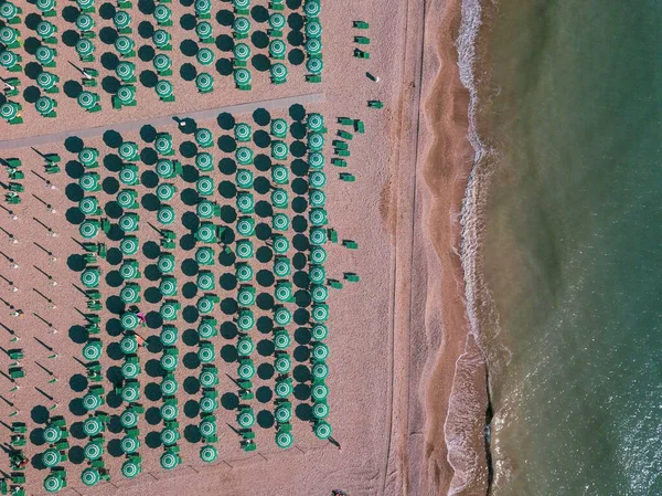 Вид Повітря Річку Морем Пляжами Парасольками — стокове фото