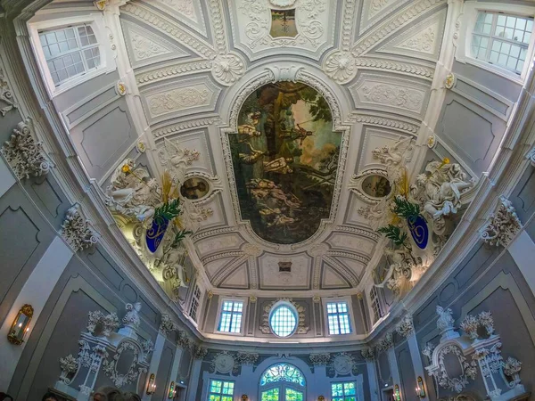 Plano Ángulo Bajo Del Techo Sala Del Palacio Kadriorg Con — Foto de Stock