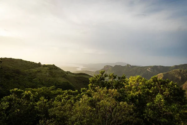 Горизонтальный Вид Захватывающих Дух Горных Пейзажей — стоковое фото