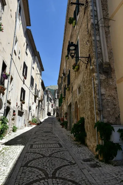 Een Smalle Straat Omringd Door Stenen Gebouwen Het Dorp San — Stockfoto