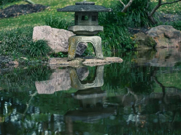 Hermoso Plano Esculturas Decorativas Jardín Japonés —  Fotos de Stock