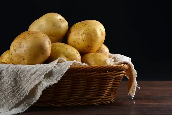 Tiro Perto Monte Batatas Cesta — Fotografia de Stock