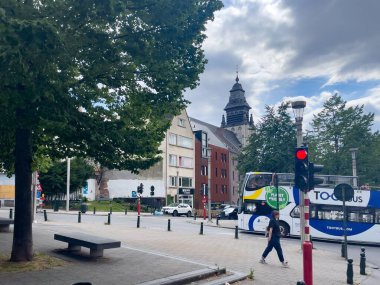 Bruxelles 'de bir tur otobüsü sürüyordu.