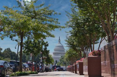 Caddenin sonundaki Birleşik Devletler Kongre Binası.