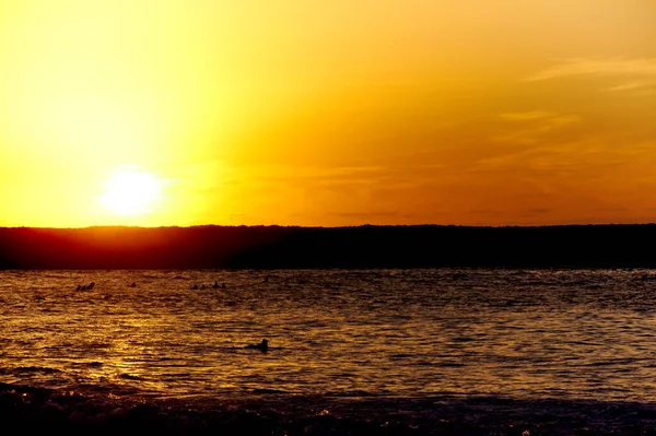 Ein Faszinierender Blick Auf Den Goldenen Sonnenuntergang Über Dem Meer — Stockfoto