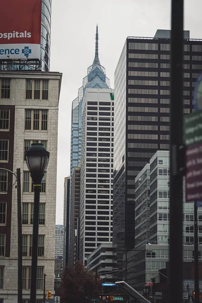 Vista Verticale Degli Edifici Moderni Della Città Urbana — Foto Stock