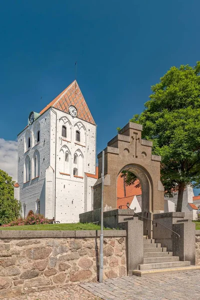 Eine Vertikale Aufnahme Der Heilig Kreuz Kirche Ronneby Blekinge Schweden — Stockfoto