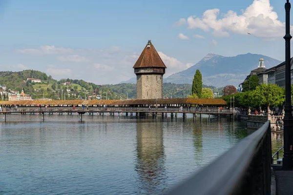 Sviçre Luzern Deki Chapel Köprüsü Nün Büyüleyici Manzarası — Stok fotoğraf