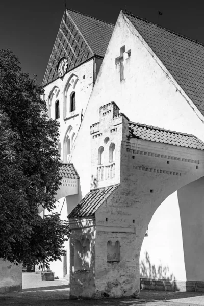 Вертикальный Снимок Церкви Святого Креста Роннеби Блекинге Швеция — стоковое фото
