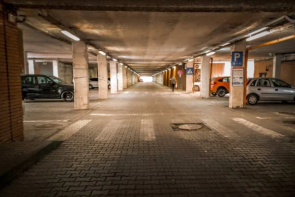 Estacionamento Subterrâneo Com Carros Coberto Estacionamento Moderno Totalmente Equipado Com — Fotografia de Stock