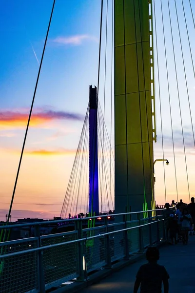 Vertical Shot Traffic Huge Bridge Sunset — Stock Photo, Image