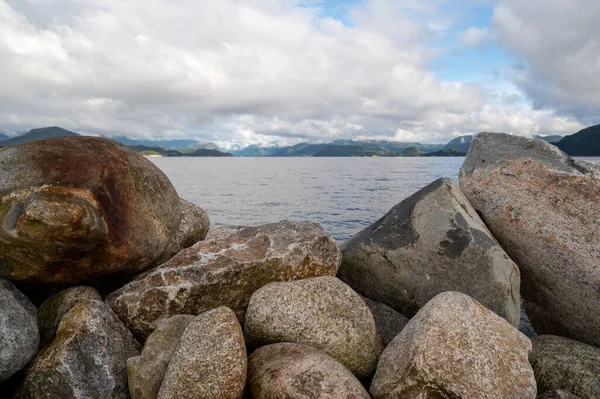 Una Vista Desde Detrás Las Piedras Agua Idsefjorden Lysefjorden Con —  Fotos de Stock