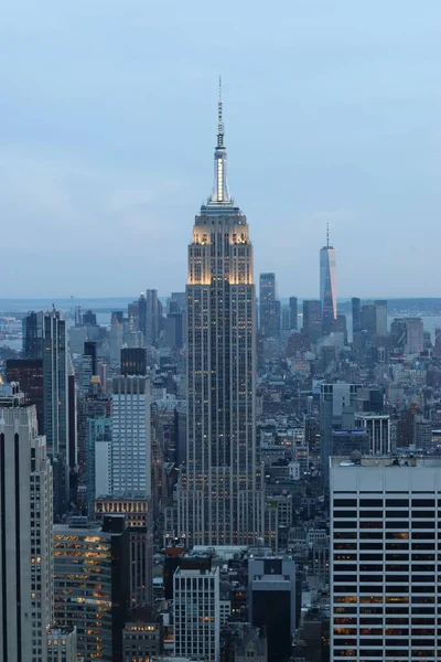 Malownicze Pionowe Ujęcie Empire State Building Zmierzchu — Zdjęcie stockowe
