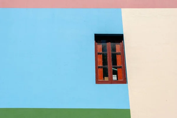 Una Pared Pintada Colores Con Una Vieja Ventana Boca Buenos —  Fotos de Stock