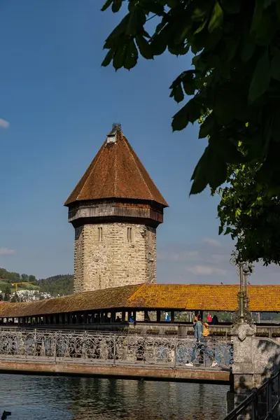 Sviçre Luzern Deki Chapel Köprüsü Nün Dikey Çekimi — Stok fotoğraf