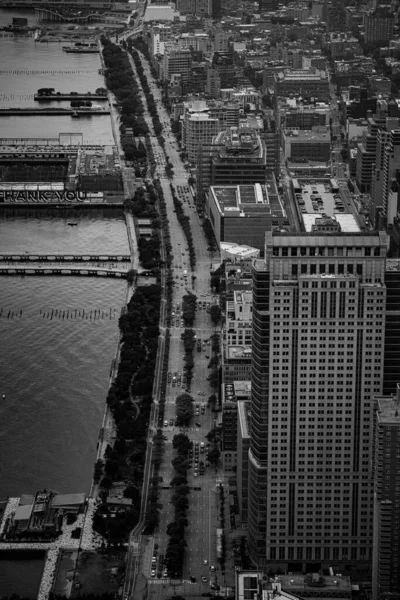 Vertikal Gråskala Över Manhattan — Stockfoto