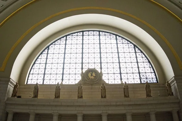 Низкоугольный Вид Винтажные Часы Washington Union Station — стоковое фото