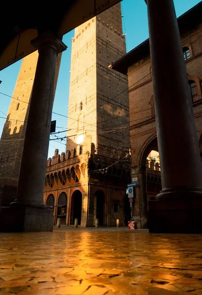 Vertical Shot Famous Landmark Taken Sunset Bologna Italy — Stock Photo, Image