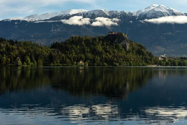 Château Bled Ciel Nuageux Reflétés Dans Lac Slovénie — Photo