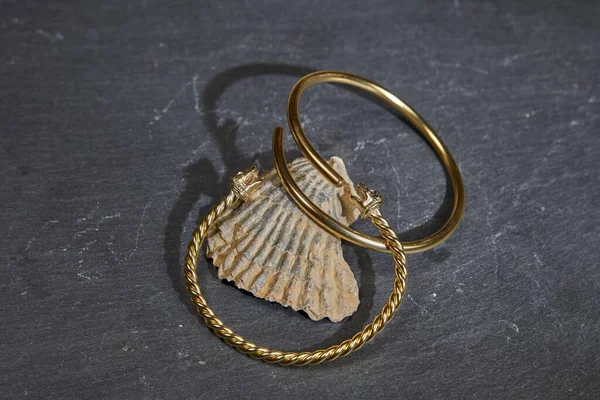 Beautiful Roman Era Golden Bracelets Patterns Black Surface Shadow Seashell — Stock Photo, Image