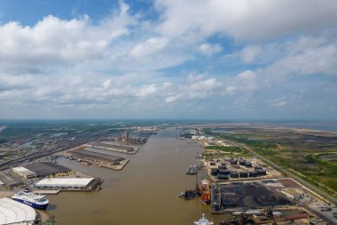 Alabama Körfezi kıyısındaki Mobile Nehri 'nin hava görüntüsü.