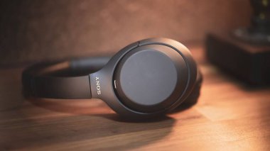 Sony WH-1000XM4 kablosuz ses kesme kulaklığı