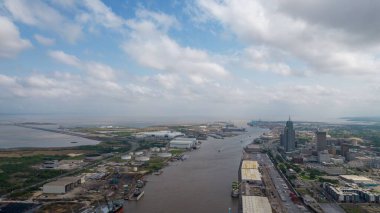 Mobile şehir merkezinin Alabama, ABD limanlı insansız hava aracı görüntüsü.