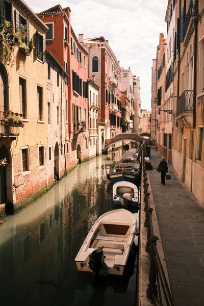 Vertical Shot Canal Residential Buildings Island Murano Italy — Stock Photo, Image