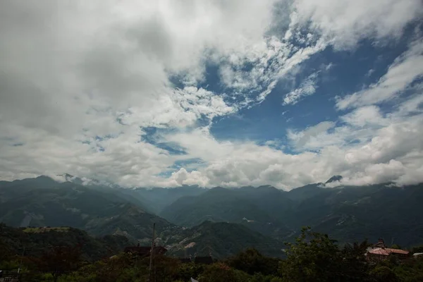 Uma Vista Panorâmica Das Montanhas Sob Céu Nublado Parque Nacional — Fotografia de Stock