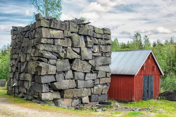 Ein Steinhaufen Und Eine Hütte Freilichtmuseum Schwarze Berge Traneboda Schweden — Stockfoto