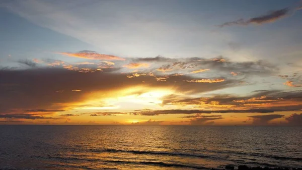 海の上の夕日の景色 — ストック写真