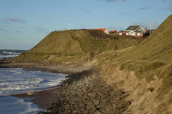 Uma Vista Panorâmica Costa Íngreme Com Edifícios Fundo Rubjerg Knude — Fotografia de Stock