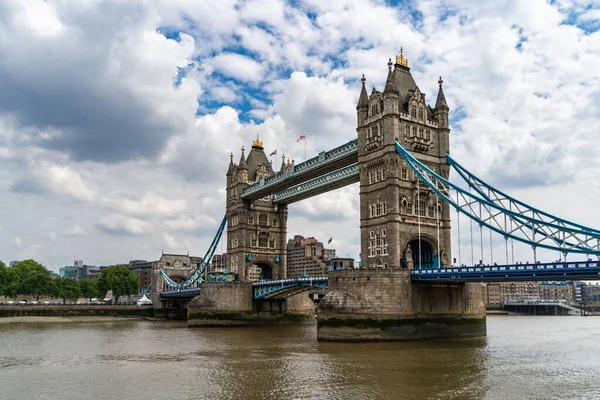 Tower Bridge River Thames Cloudy Day — Stock Photo, Image