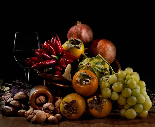 Eine Schöne Komposition Aus Verschiedenen Obst Und Gemüsesorten Unter Dramatischer — Stockfoto