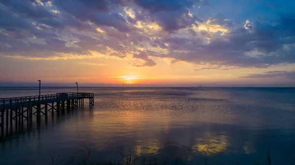 Fascynujący Widok Piękny Morski Krajobraz Molo Bayfront Park Mobile Bay — Zdjęcie stockowe