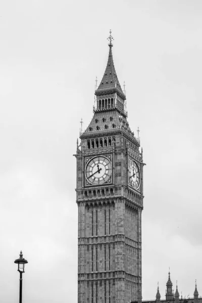 Een Verticale Grijswaarden Opname Van Big Ben Toren Londen — Stockfoto