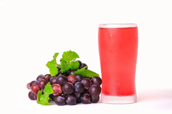 Vaso Jugo Uva Roja Ramo Uvas Sobre Fondo Blanco — Foto de Stock