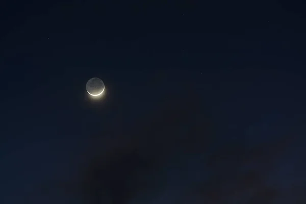 夜空に満月の美しいショット — ストック写真