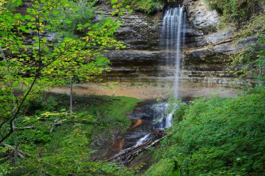 Resimli Kayalar Ulusal Lakeshore 'daki Munising Falls. Yukarı Yarımada, Michigan