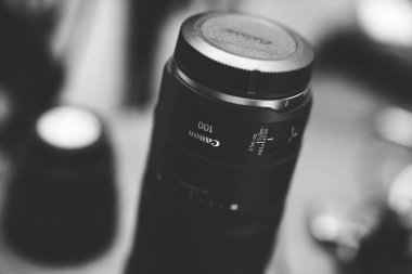 A grayscale shot of Canon Lens RF 100MM F2.8L Macro IS USM clipart