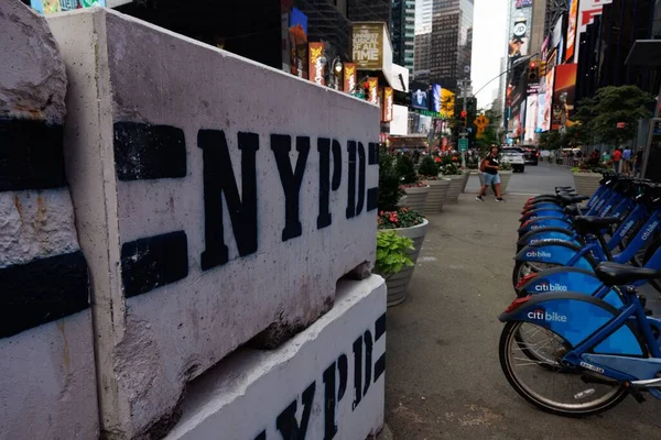 Nowojorska Policja Malowała Bariery Przylegające Rowerów Citi Times Square Manhattanie — Zdjęcie stockowe