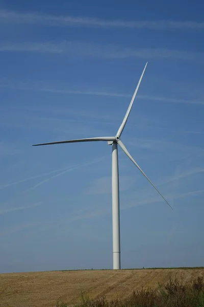Vertikální Záběr Větrné Turbíny Sársku Německo — Stock fotografie