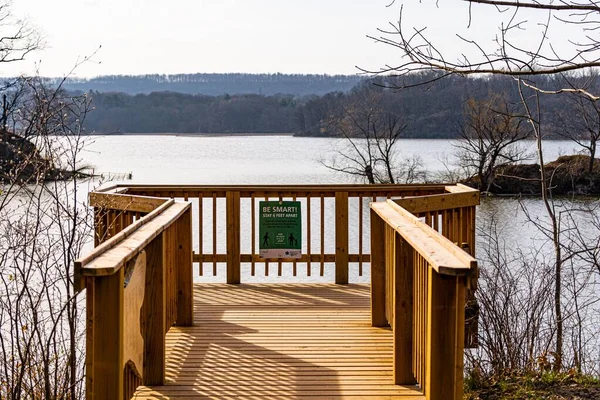 Yellow Wooden Deck Lake Ontario Sunny Day — Stock Photo, Image