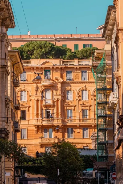 Edificio Antiguo Con Ventanas Balcones Génova Italia —  Fotos de Stock