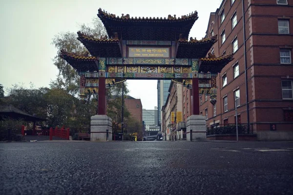 Een Ingang Met Chinese Boog China Town Manchester Verenigd Koninkrijk — Stockfoto