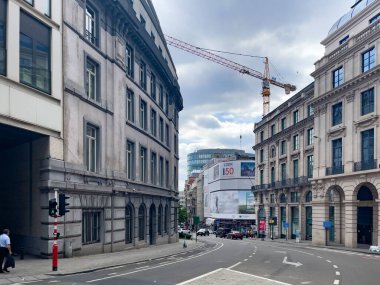 Brüksel 'de kırmızı ışıkta çok az araba durdu