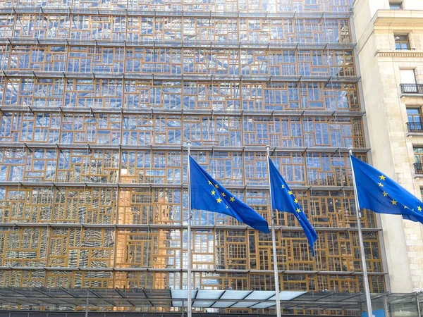 Vue Fenêtre Voiture Sur Drapeaux Suspendus Extérieur — Photo