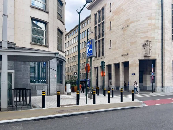 Empty Road Brussels Parking Sign Roadside — Stock Photo, Image