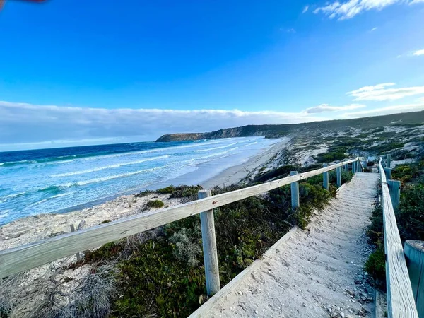 南オーストラリアのヨーク半島で波があるビーチの美しいショット 階段からの眺め — ストック写真