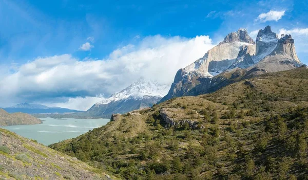 Μια Όμορφη Θέα Των Βουνών Στο Εθνικό Πάρκο Torres Del — Φωτογραφία Αρχείου